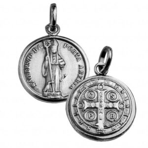 Medalha em prata com São Bento da Porta Aberta