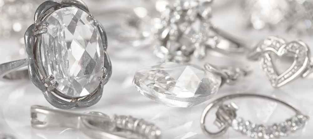 Joias minimalistas em prata: Praticidade para o dia a dia