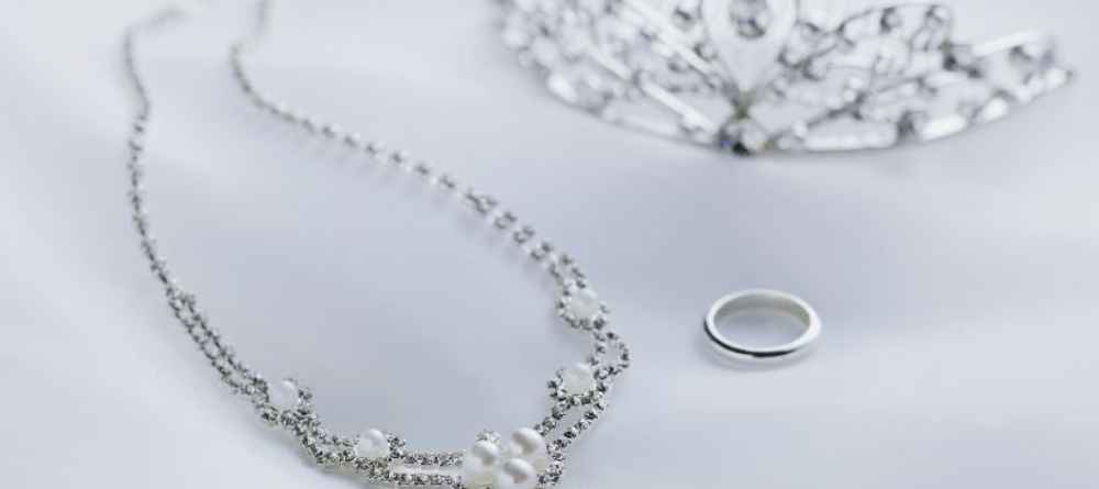 joias minimalistas em prata