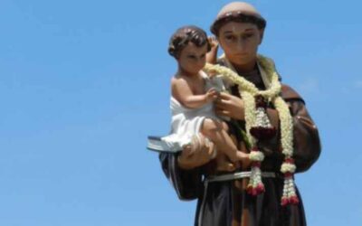 Entenda o significado da medalha de Santo António