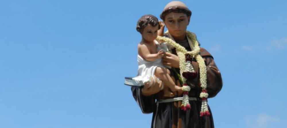 Entenda o significado da medalha de Santo António